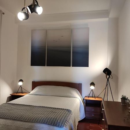 Apartment By The Beach! With Large Balcony! São Martinho do Porto Exterior foto