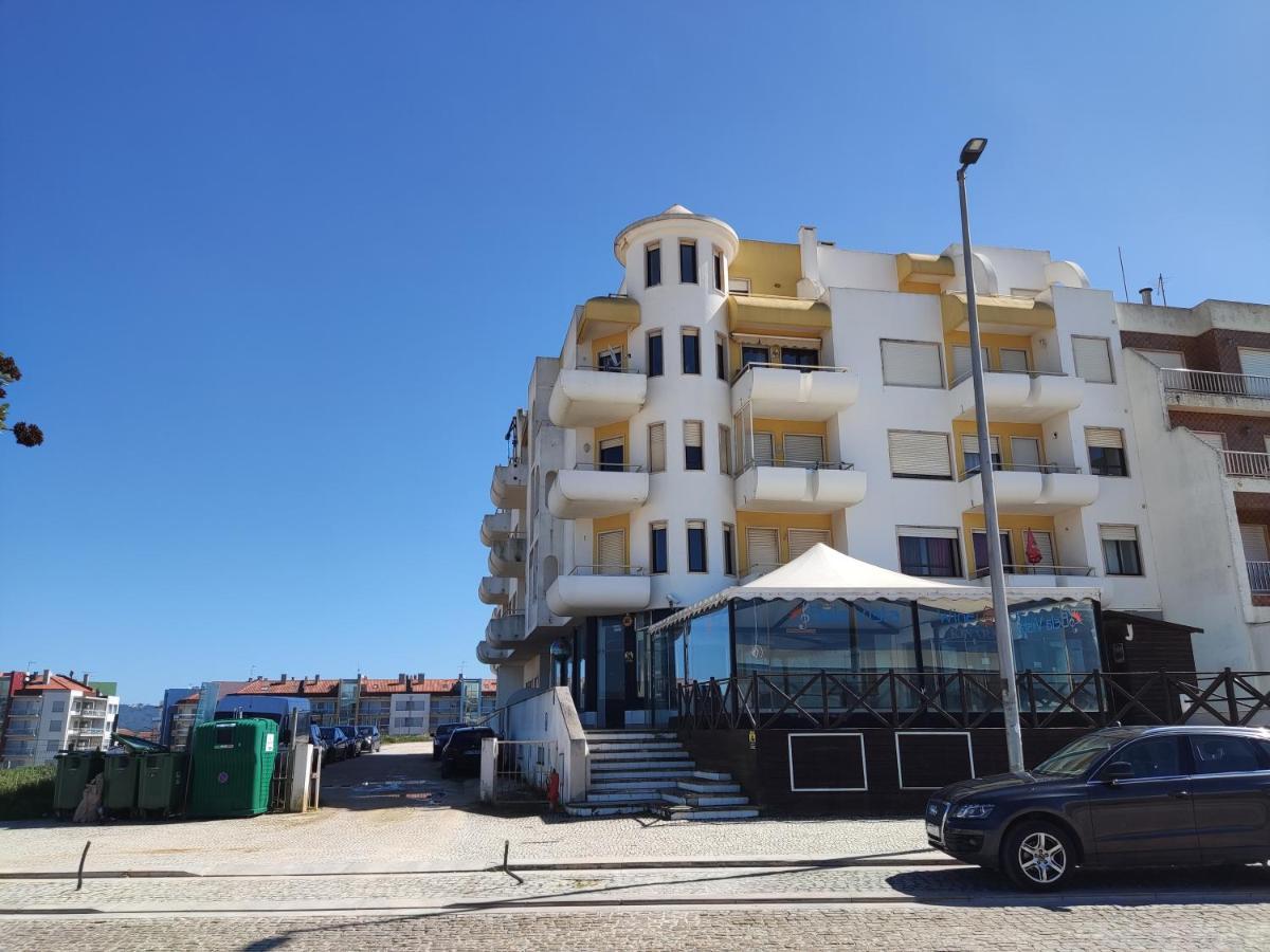 Apartment By The Beach! With Large Balcony! São Martinho do Porto Exterior foto